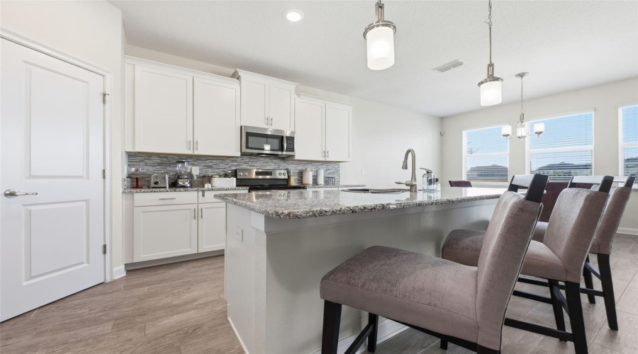 KISSIMMEE, Florida 34746, 4 Bedrooms Bedrooms, ,3 BathroomsBathrooms,Residential,For Sale,SEQUEL,0,MFRO6383099