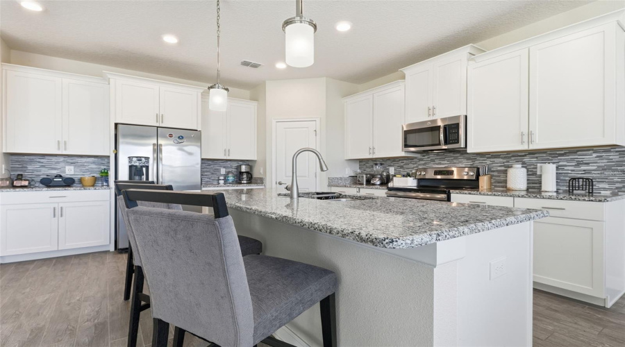 KISSIMMEE, Florida 34746, 4 Bedrooms Bedrooms, ,3 BathroomsBathrooms,Residential,For Sale,SEQUEL,0,MFRO6383099