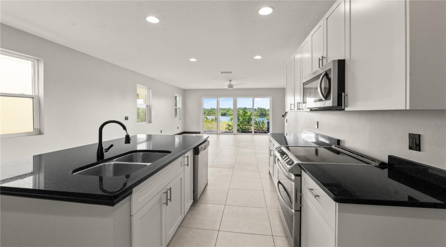 DAVENPORT, Florida 33896, 4 Bedrooms Bedrooms, ,2 BathroomsBathrooms,Residential,For Sale,LAKE SHORE,0,MFRTB8475879