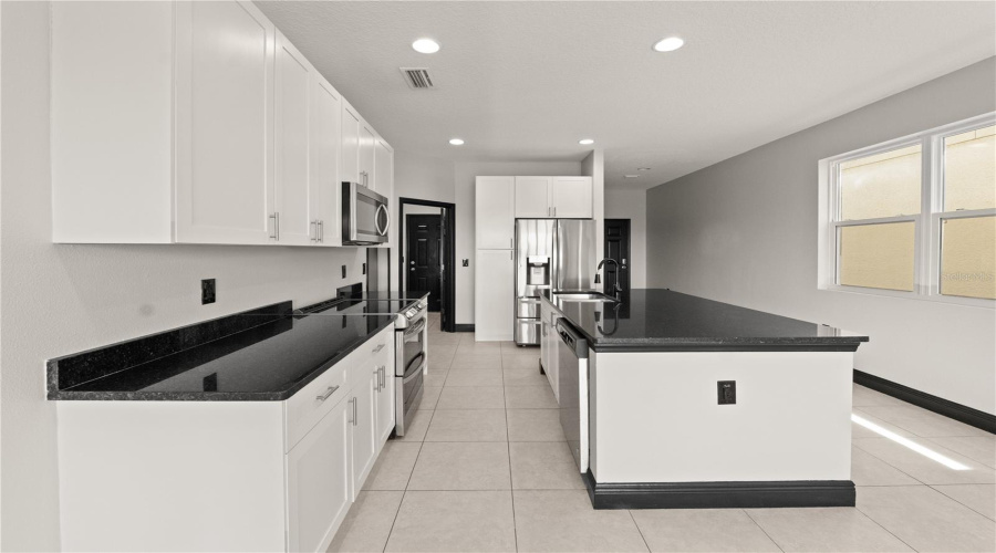 DAVENPORT, Florida 33896, 4 Bedrooms Bedrooms, ,2 BathroomsBathrooms,Residential,For Sale,LAKE SHORE,0,MFRTB8475879