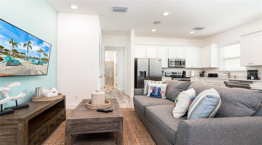 KISSIMMEE, Florida 34747, 2 Bedrooms Bedrooms, ,2 BathroomsBathrooms,Residential,For Sale,KNEE DEEP,0,MFRO6383023