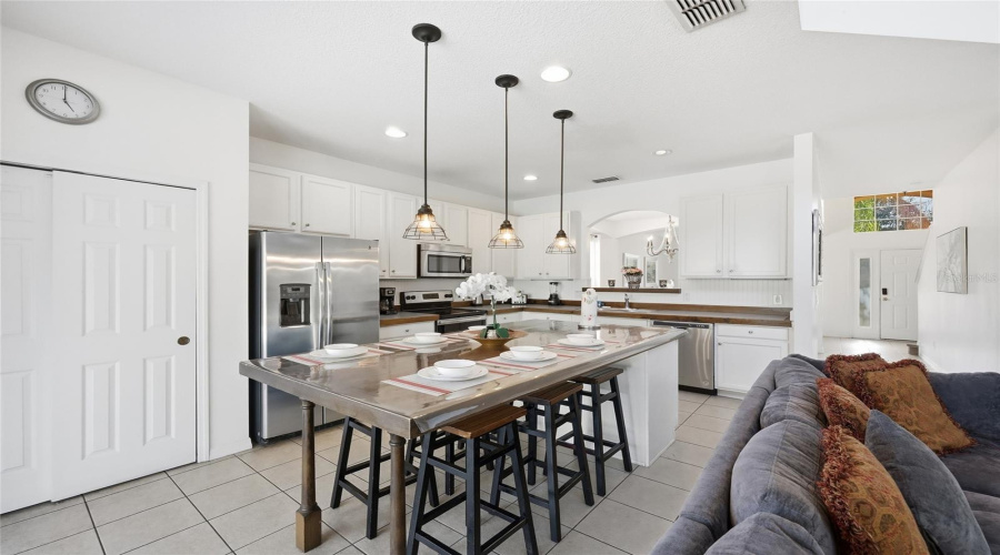 DAVENPORT, Florida 33837, 7 Bedrooms Bedrooms, ,4 BathroomsBathrooms,Residential,For Sale,ORANGE COSMOS,0,MFRO6379795