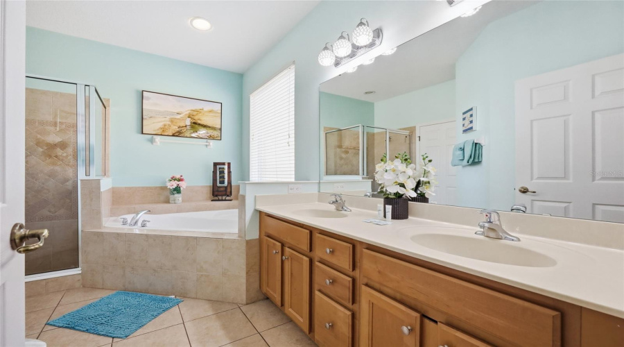 DAVENPORT, Florida 33837, 7 Bedrooms Bedrooms, ,4 BathroomsBathrooms,Residential,For Sale,ORANGE COSMOS,0,MFRO6379795