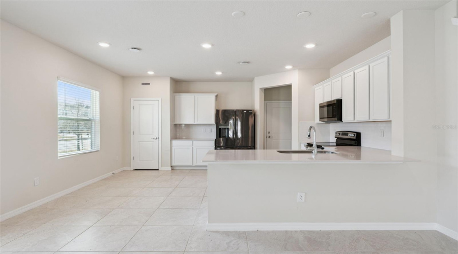 KISSIMMEE, Florida 34746, 3 Bedrooms Bedrooms, ,2 BathroomsBathrooms,Residential,For Sale,SPARKLING SHELL,0,MFRO6382561