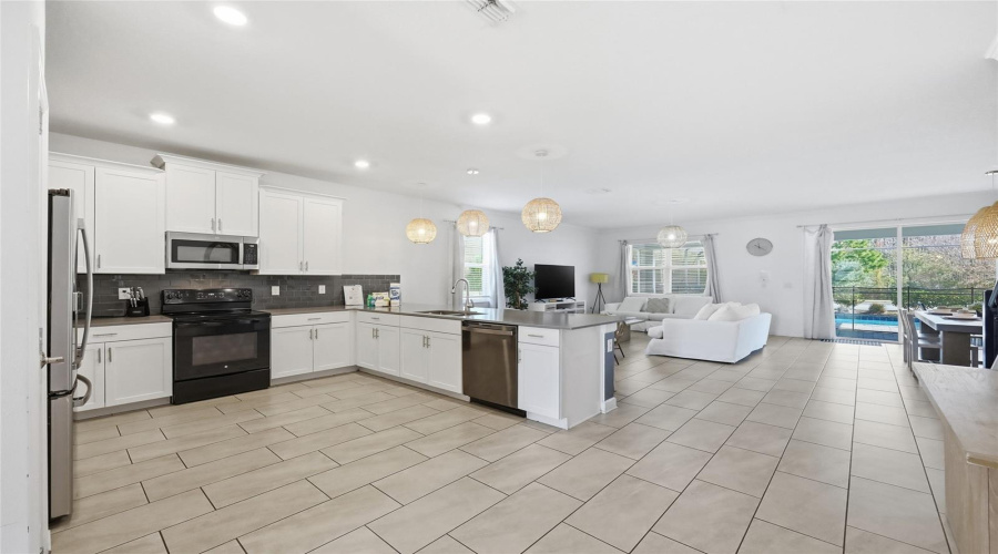 KISSIMMEE, Florida 34746, 8 Bedrooms Bedrooms, ,5 BathroomsBathrooms,Residential,For Sale,OXYMORON,0,MFRO6380933