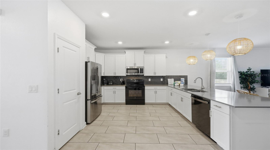 KISSIMMEE, Florida 34746, 8 Bedrooms Bedrooms, ,5 BathroomsBathrooms,Residential,For Sale,OXYMORON,0,MFRO6380933