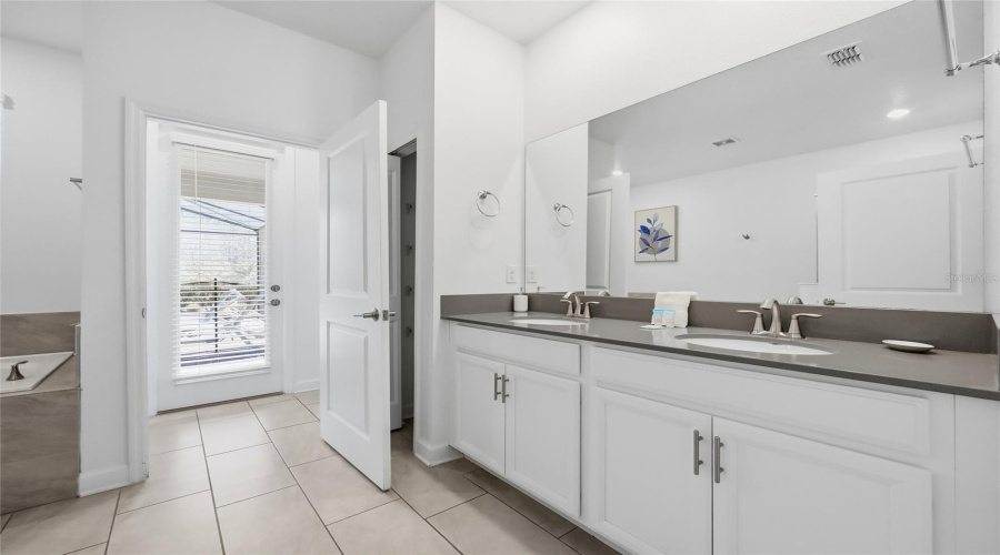 KISSIMMEE, Florida 34746, 8 Bedrooms Bedrooms, ,5 BathroomsBathrooms,Residential,For Sale,OXYMORON,0,MFRO6380933