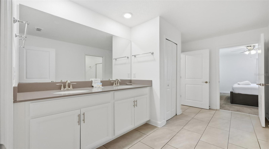 KISSIMMEE, Florida 34746, 8 Bedrooms Bedrooms, ,5 BathroomsBathrooms,Residential,For Sale,OXYMORON,0,MFRO6380933