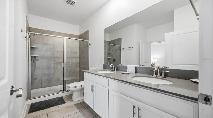 KISSIMMEE, Florida 34746, 8 Bedrooms Bedrooms, ,5 BathroomsBathrooms,Residential,For Sale,OXYMORON,0,MFRO6380933