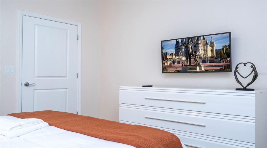 DAVENPORT, Florida 33897, 7 Bedrooms Bedrooms, ,5 BathroomsBathrooms,Residential,For Sale,KAIPO,0,MFRO6383228