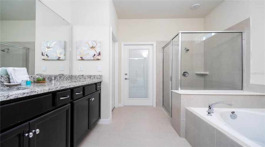 DAVENPORT, Florida 33897, 7 Bedrooms Bedrooms, ,5 BathroomsBathrooms,Residential,For Sale,KAIPO,0,MFRO6383228