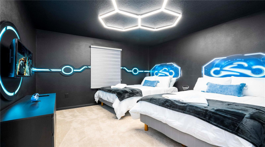 DAVENPORT, Florida 33897, 7 Bedrooms Bedrooms, ,5 BathroomsBathrooms,Residential,For Sale,KAIPO,0,MFRO6383228