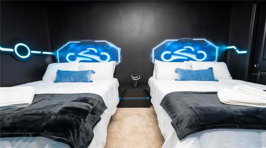 DAVENPORT, Florida 33897, 7 Bedrooms Bedrooms, ,5 BathroomsBathrooms,Residential,For Sale,KAIPO,0,MFRO6383228