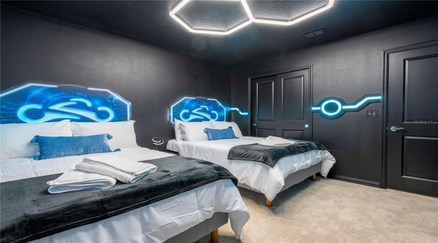 DAVENPORT, Florida 33897, 7 Bedrooms Bedrooms, ,5 BathroomsBathrooms,Residential,For Sale,KAIPO,0,MFRO6383228