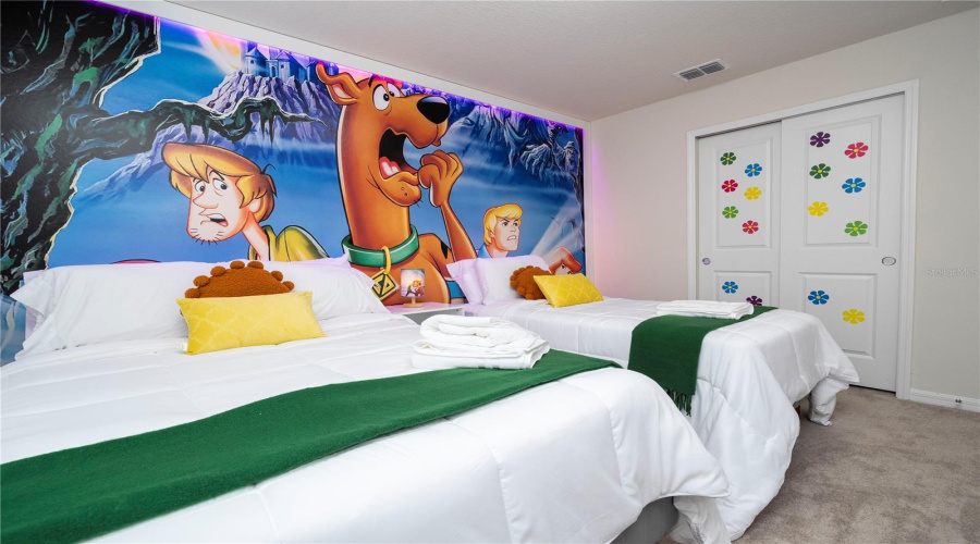 DAVENPORT, Florida 33897, 7 Bedrooms Bedrooms, ,5 BathroomsBathrooms,Residential,For Sale,KAIPO,0,MFRO6383228