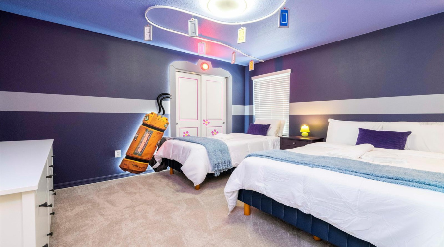 DAVENPORT, Florida 33897, 7 Bedrooms Bedrooms, ,5 BathroomsBathrooms,Residential,For Sale,KAIPO,0,MFRO6383228