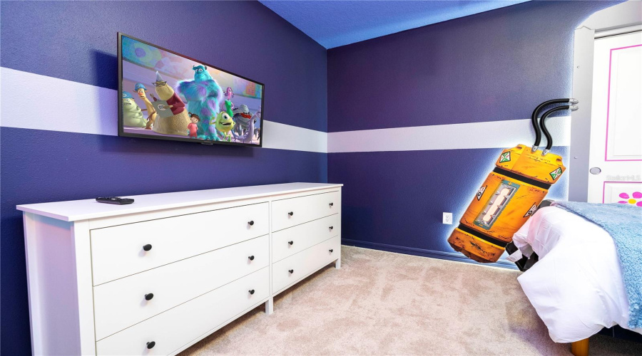 DAVENPORT, Florida 33897, 7 Bedrooms Bedrooms, ,5 BathroomsBathrooms,Residential,For Sale,KAIPO,0,MFRO6383228