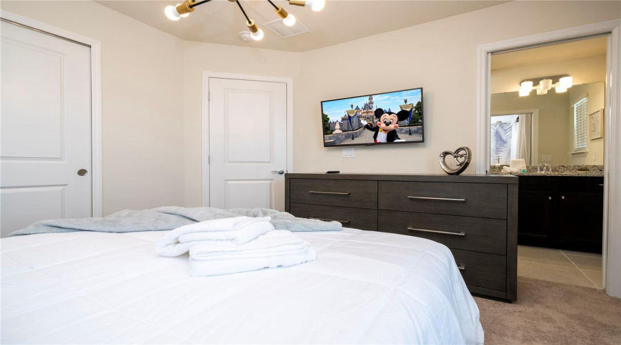 DAVENPORT, Florida 33897, 7 Bedrooms Bedrooms, ,5 BathroomsBathrooms,Residential,For Sale,KAIPO,0,MFRO6383228