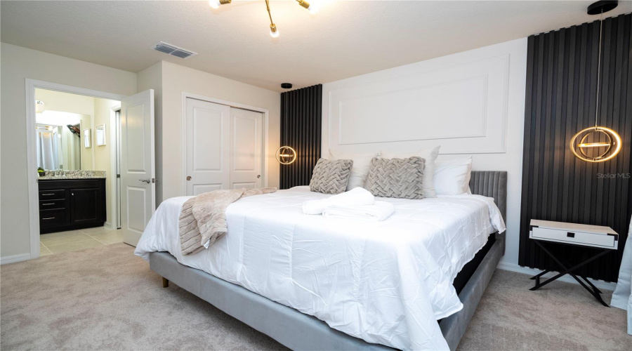 DAVENPORT, Florida 33897, 7 Bedrooms Bedrooms, ,5 BathroomsBathrooms,Residential,For Sale,KAIPO,0,MFRO6383228