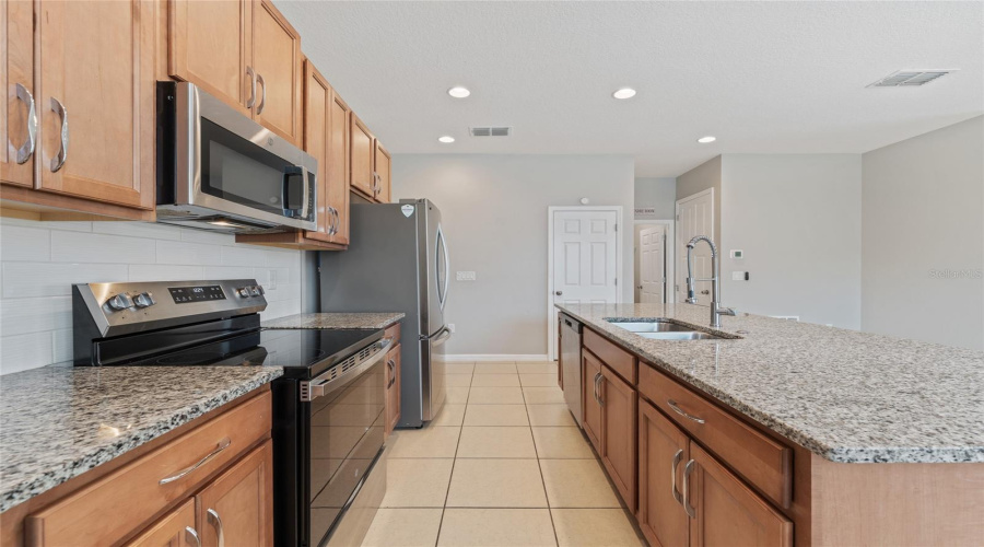 DAVENPORT, Florida 33837, 4 Bedrooms Bedrooms, ,2 BathroomsBathrooms,Residential,For Sale,SWAN SWIM,0,MFRS5143477