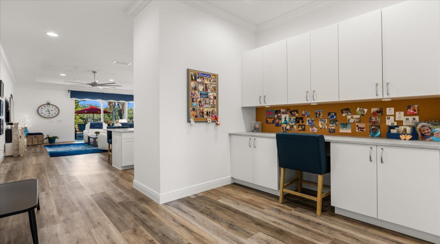 Bonus Area in Hallway great for Espresso/Wine Bar or Office