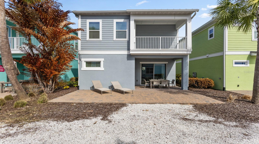Large Backyard Patio/Covered Lanai
