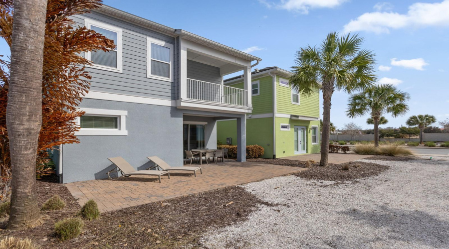 Large Backyard Patio/Covered Lanai