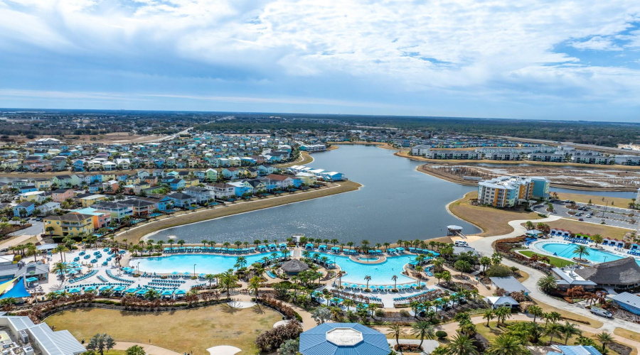 Resort Pools / Amenities