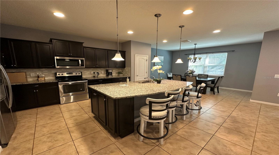 KISSIMMEE, Florida 34747, 5 Bedrooms Bedrooms, ,4 BathroomsBathrooms,Residential,For Sale,NICE,0,MFRO6383451