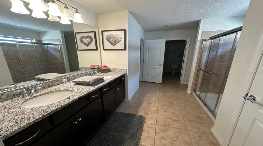 KISSIMMEE, Florida 34747, 5 Bedrooms Bedrooms, ,4 BathroomsBathrooms,Residential,For Sale,NICE,0,MFRO6383451