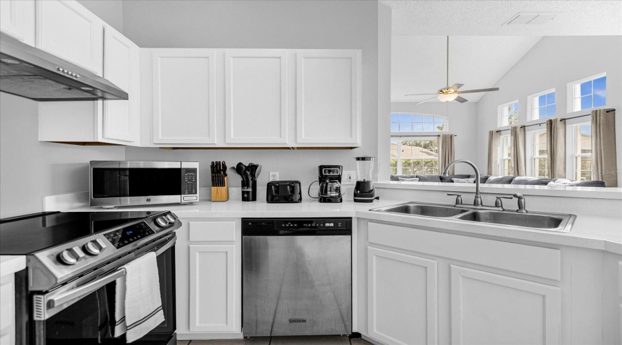 KISSIMMEE, Florida 34746, 4 Bedrooms Bedrooms, ,3 BathroomsBathrooms,Residential,For Sale,PARK TERRACE,0,MFRP4937870