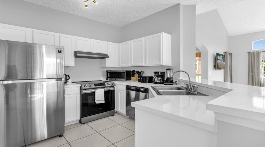 KISSIMMEE, Florida 34746, 4 Bedrooms Bedrooms, ,3 BathroomsBathrooms,Residential,For Sale,PARK TERRACE,0,MFRP4937870