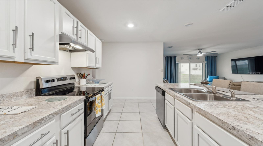 DAVENPORT, Florida 33837, 5 Bedrooms Bedrooms, ,3 BathroomsBathrooms,Residential,For Sale,CHINOY,0,MFRP4937877