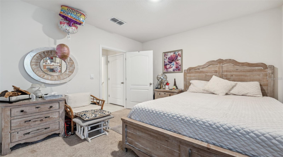 DAVENPORT, Florida 33837, 5 Bedrooms Bedrooms, ,3 BathroomsBathrooms,Residential,For Sale,CHINOY,0,MFRP4937877