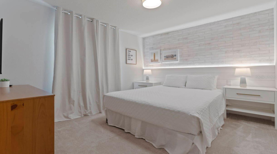 DAVENPORT, Florida 33897, 10 Bedrooms Bedrooms, ,8 BathroomsBathrooms,Residential,For Sale,LANA AVENUE,0,MFRO6383410