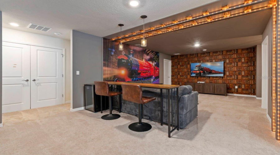 DAVENPORT, Florida 33897, 10 Bedrooms Bedrooms, ,8 BathroomsBathrooms,Residential,For Sale,LANA AVENUE,0,MFRO6383410