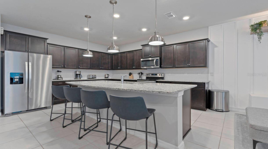 DAVENPORT, Florida 33897, 10 Bedrooms Bedrooms, ,8 BathroomsBathrooms,Residential,For Sale,LANA AVENUE,0,MFRO6383410