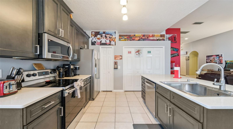 DAVENPORT, Florida 33897, 4 Bedrooms Bedrooms, ,3 BathroomsBathrooms,Residential,For Sale,ORISTA,0,MFRS5135726