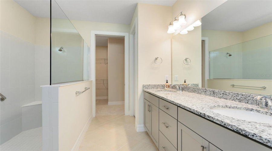 ORLANDO, Florida 32836, 6 Bedrooms Bedrooms, ,4 BathroomsBathrooms,Residential,For Sale,HANGING VINE,0,MFRO6383557