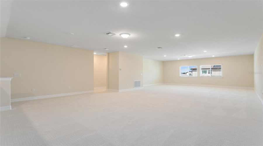 ORLANDO, Florida 32836, 6 Bedrooms Bedrooms, ,4 BathroomsBathrooms,Residential,For Sale,HANGING VINE,0,MFRO6383557