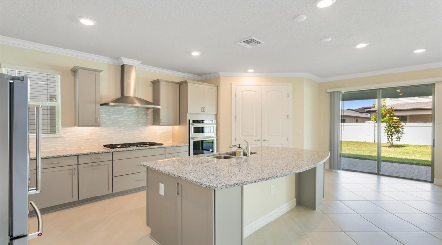 ORLANDO, Florida 32836, 6 Bedrooms Bedrooms, ,4 BathroomsBathrooms,Residential,For Sale,HANGING VINE,0,MFRO6383557