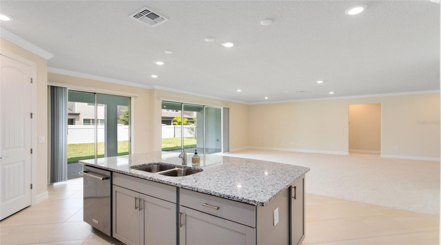 ORLANDO, Florida 32836, 6 Bedrooms Bedrooms, ,4 BathroomsBathrooms,Residential,For Sale,HANGING VINE,0,MFRO6383557