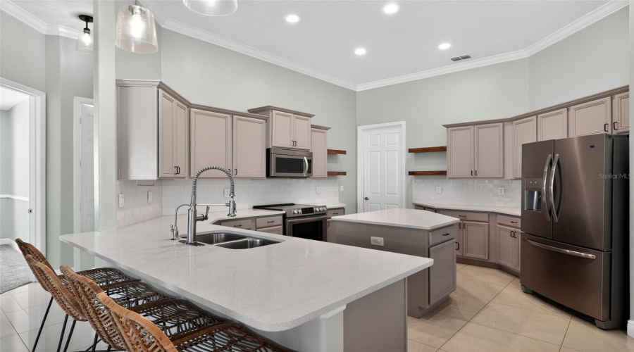 KISSIMMEE, Florida 34746, 5 Bedrooms Bedrooms, ,4 BathroomsBathrooms,Residential,For Sale,EAGLE ISLE,0,MFRO6319108