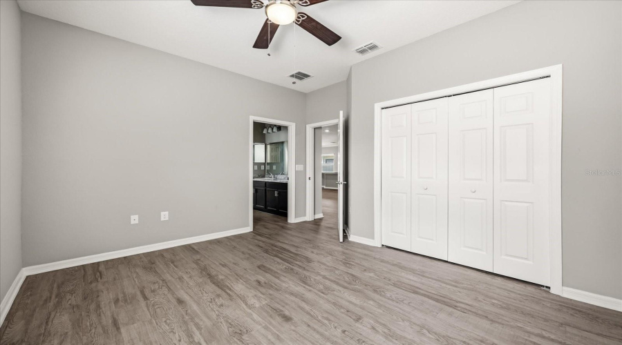 Bedroom w/ Jack & Jill