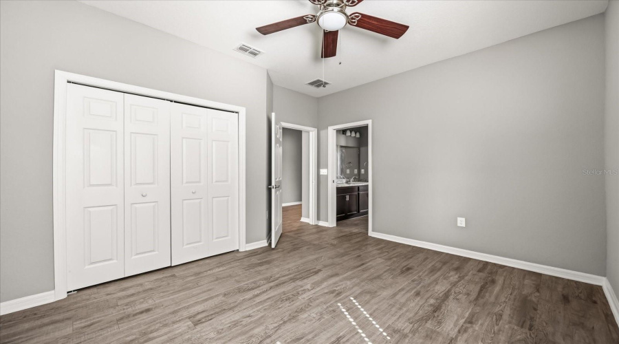 Bedroom w/ Jack & Jill