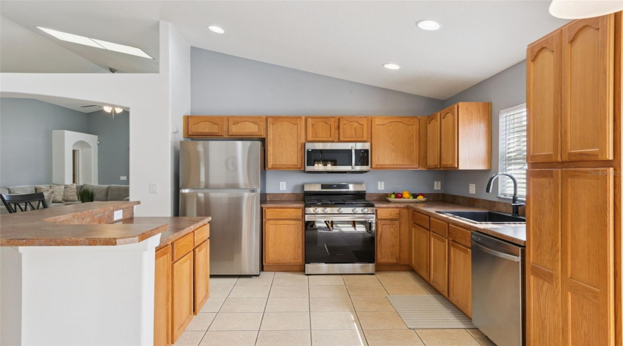 DAVENPORT, Florida 33897, 5 Bedrooms Bedrooms, ,4 BathroomsBathrooms,Residential,For Sale,HYPOLITA,0,MFRO6382996