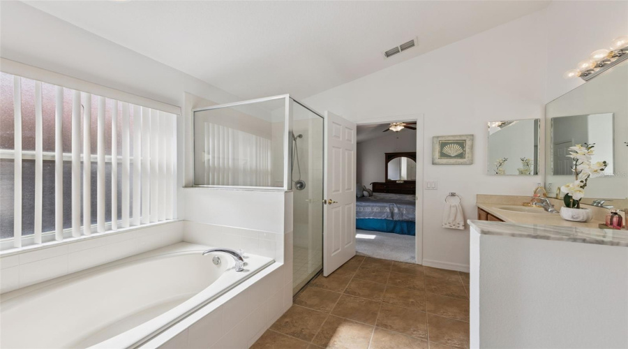 en-suite bathroom #1