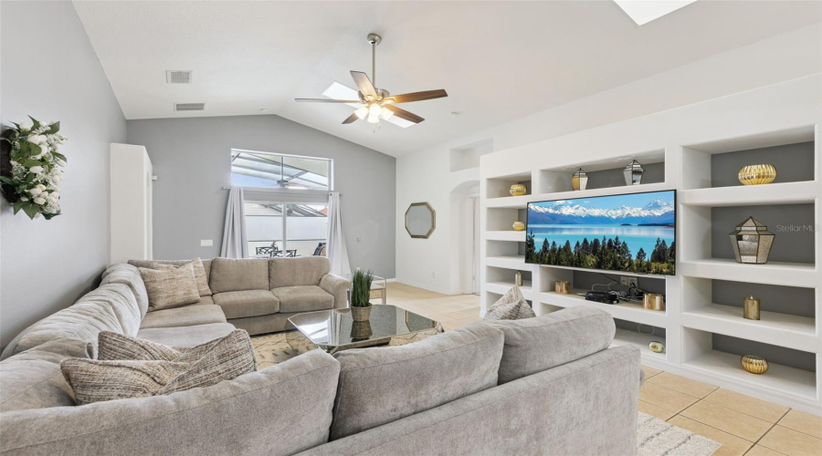 DAVENPORT, Florida 33897, 5 Bedrooms Bedrooms, ,4 BathroomsBathrooms,Residential,For Sale,HYPOLITA,0,MFRO6382996