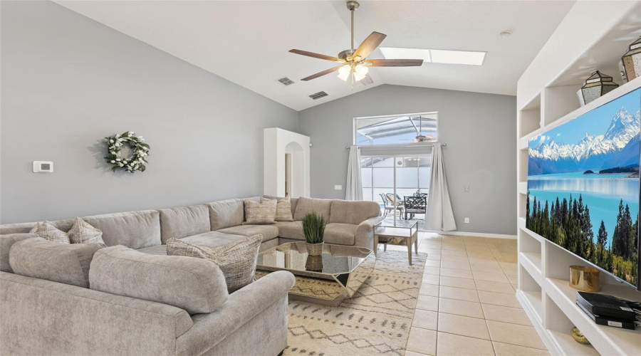 DAVENPORT, Florida 33897, 5 Bedrooms Bedrooms, ,4 BathroomsBathrooms,Residential,For Sale,HYPOLITA,0,MFRO6382996