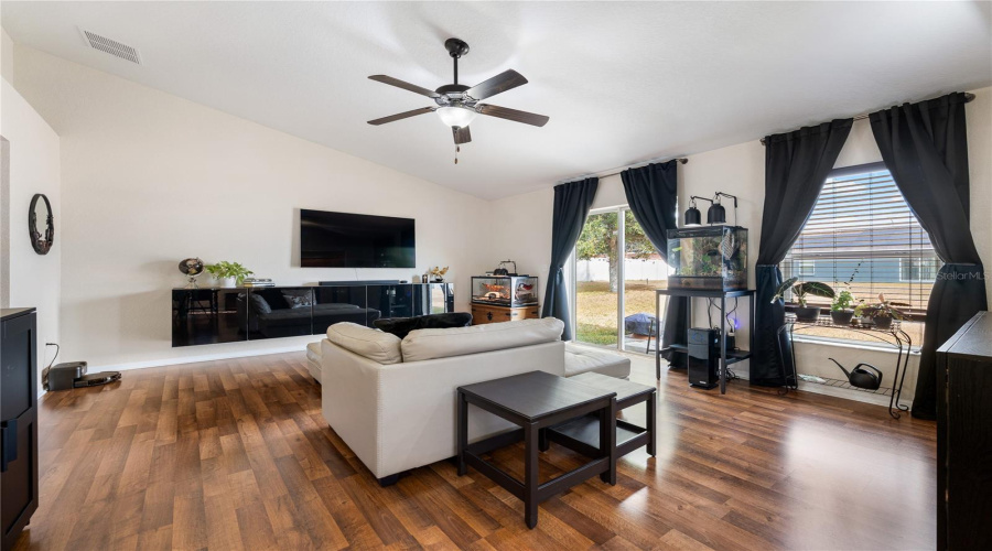 DAVENPORT, Florida 33837, 3 Bedrooms Bedrooms, ,2 BathroomsBathrooms,Residential,For Sale,HIGHLAND MEADOWS,0,MFRO6383824